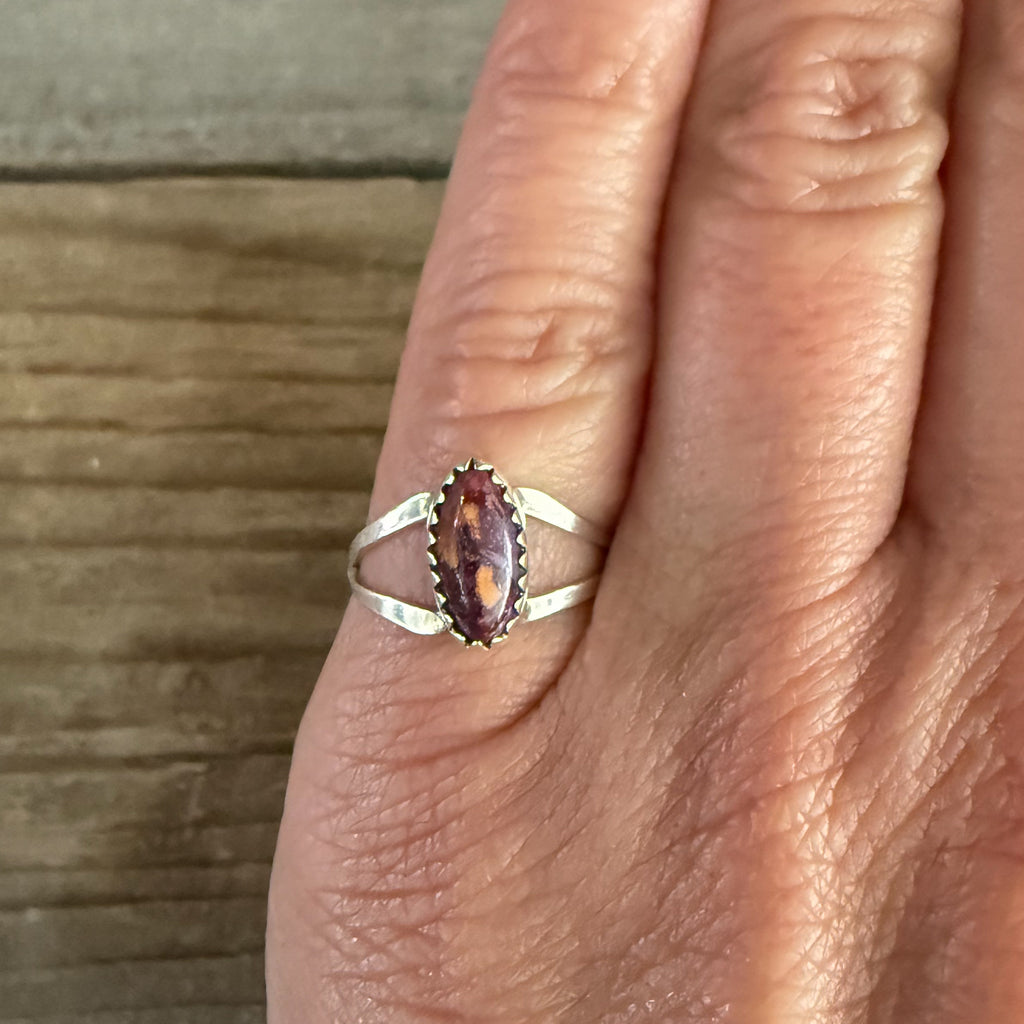 Authentic Native American Handmade Sterling Silver and Purple Spiny Oyster Ring size 5