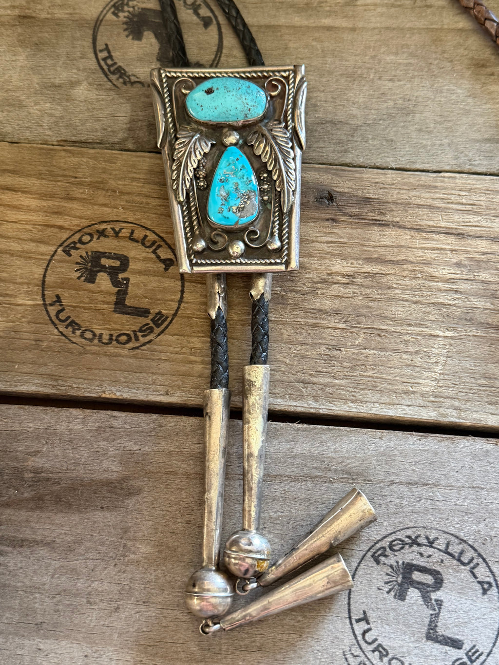 Native American Handmade Vintage Kingman Bolo Tie Sterling Silver and Handmade Navajo Pearl Tips