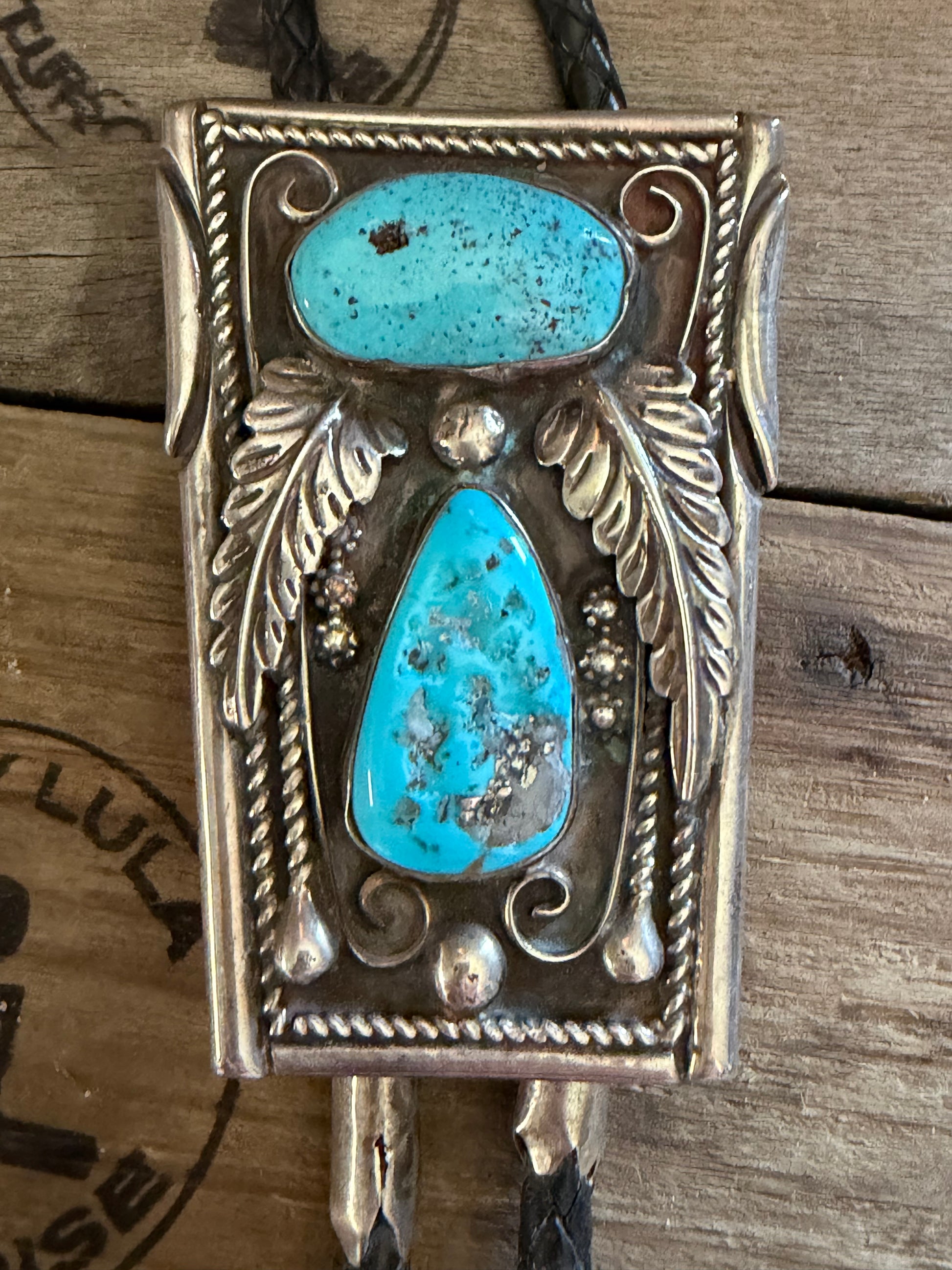 Native American Handmade Vintage Kingman Bolo Tie Sterling Silver and Handmade Navajo Pearl Tips
